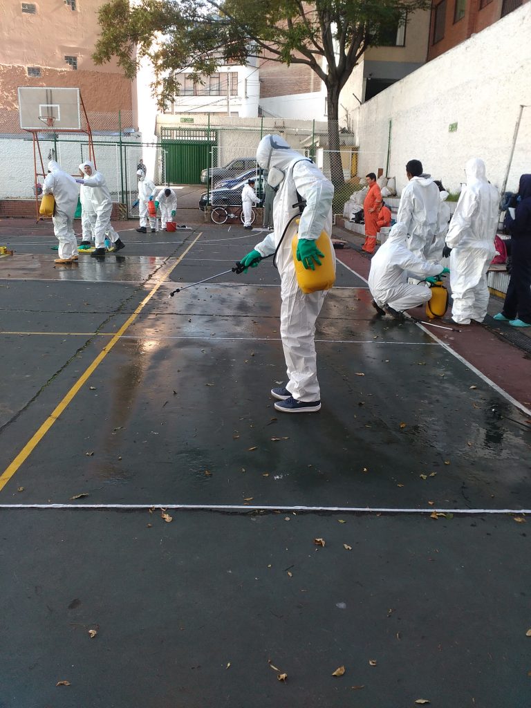 Empleados fumigadores