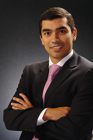 Caballero con corbata y saco