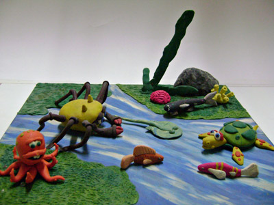 Paisaje con animales en plastilina