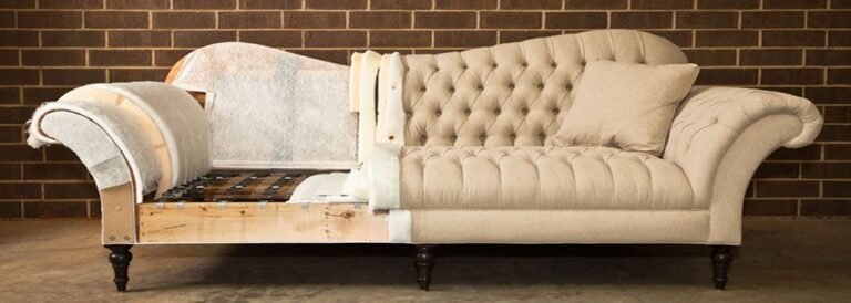 Sofa en proceso de tapizado